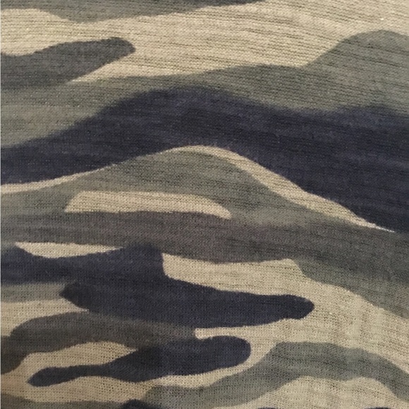 Torrid Women’s Soft Lightweight Camo Boyfriend Cardigan Size 1 EUC - Picture 3 of 7